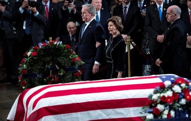 Джорджа Буша-старшего похоронили рядом с женой и дочерью