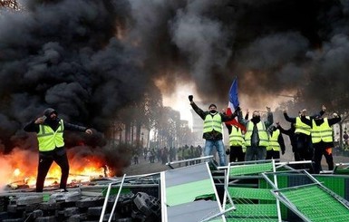 В Париже во время протестов задержана уже тысяча демонстрантов