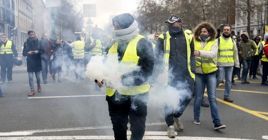 Протестующие во Франции ворвались в магазин и вынесли технику Apple