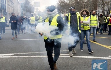 Протестующие во Франции ворвались в магазин и вынесли технику Apple