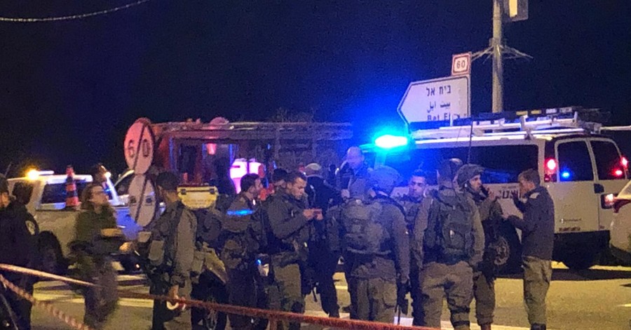 В Израиле обстреляли людей на остановке: пострадали семеро, включая беременную