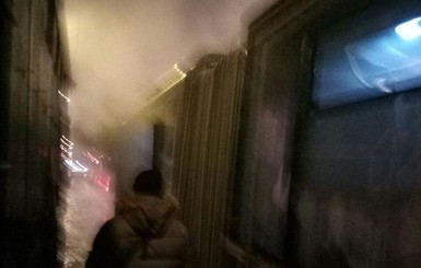 В Харькове на ходу загорелся троллейбус с людьми