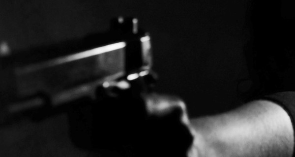 В Сумах во время вооруженного ограбления ранили 2 человек