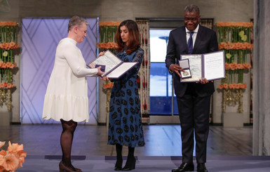 Вручили Нобелевскую премию мира за борьбу с сексуальным насилием во время войны