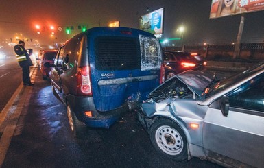 В Киеве пьяный водитель разбил три машины