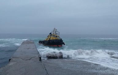 История одной фотографии: маленький одинокий буксир в холодном море