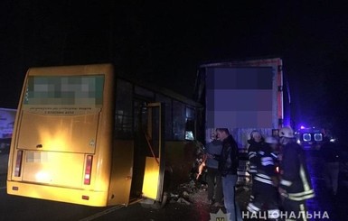 ДТП с маршруткой в Киеве: трое травмированы, один человек погиб