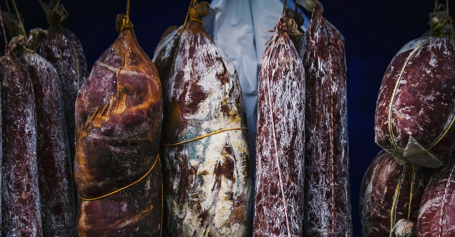 Ученые назвали еще одно вредное свойство красного мяса и печени
