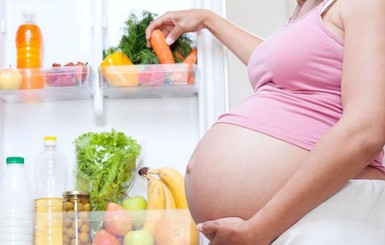 Жвачки, консервы и черный чай: Супрун рассказала, какие продукты нельзя есть беременным