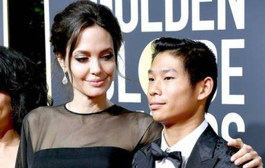 Анджелина Джоли сказала приемному сыну, что усыновила его наперекор Брэду Питту