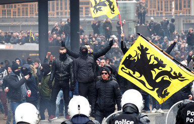 Европу лихорадит: почему вышли на протесты жители Бельгии, Франции и Венгрии