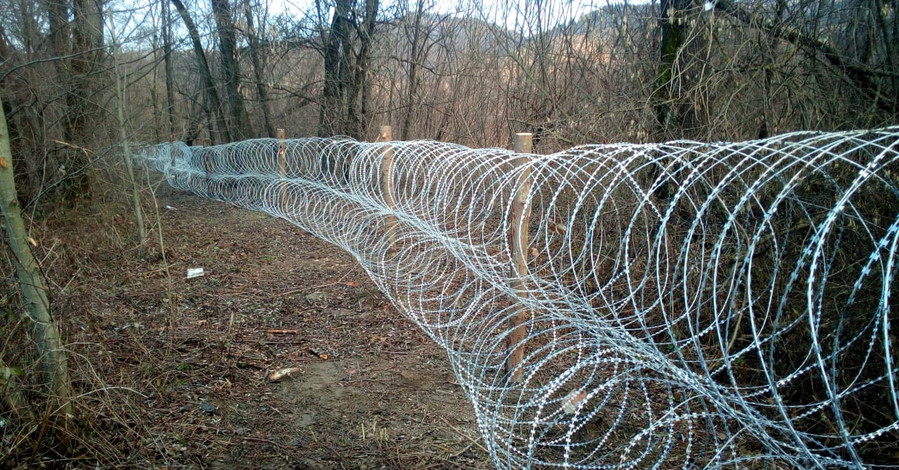 Жители Закарпатья о колючей проволоке на границе: 