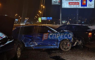 Водитель киевского такси устроил ДТП с тремя машинами