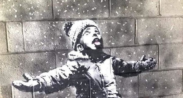 Новый шедевр Бэнкси: Мальчик ловит ртом снежинки – на самом деле он глотает пепел