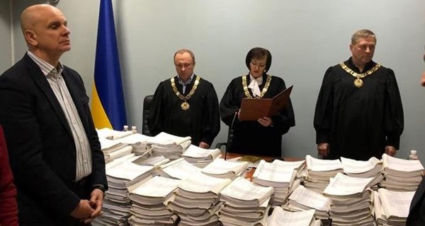 Адвокат: суд приказал властям Киева снизить тарифы на коммуналку
