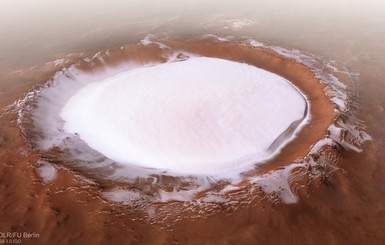 Зонд сфотографировал на Марсе ледяной кратер  невероятной красоты 