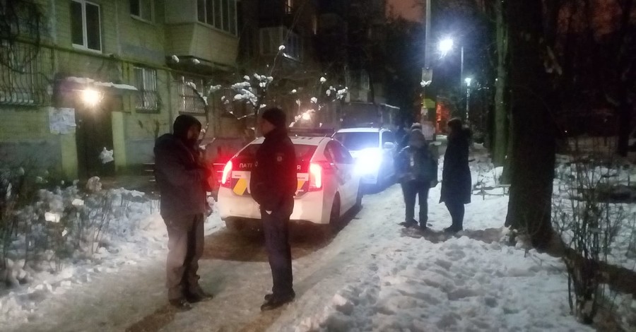 В Киеве пьяный полицейский ограбил 12-летнюю девочку