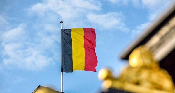 В Бельгии распустили правительство, но премьер поработает до мая