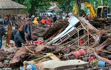 Цунами в Индонезии: известно о 222 погибших, пострадали более 700