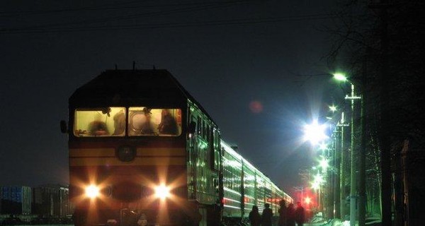 Поезд с пассажирами застрял посреди поля в Тернопольской области