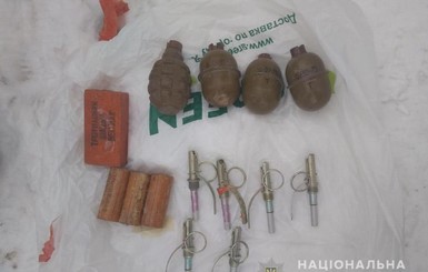 В Херсоне у студента дома нашли гранаты, автомат Калашникова и сотни патронов