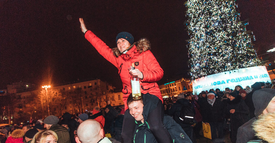 Как Новый год встретили у главной елки Украины