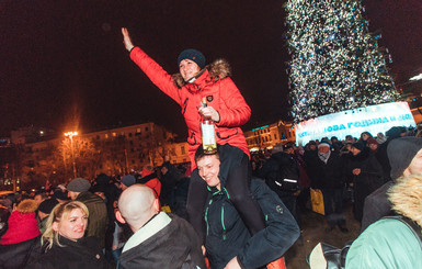 Как Новый год встретили у главной елки Украины