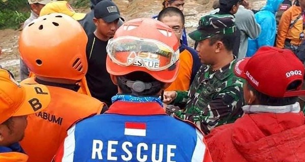 После очередной стихии в Индонезии погибли 15 человек
