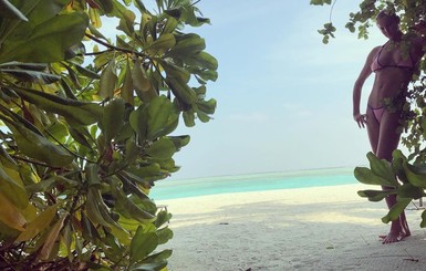 Волочкова показала фирменный шпагат на Мальдивах