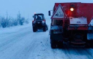 Предупреждение водителям и путешественникам: дороги Украины заметет