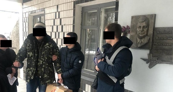 В Запорожье на взятке задержали сотрудника 