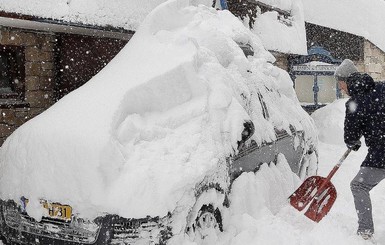 Грецию накрыл сильнейший  снегопад, есть жертвы