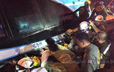 В Таиланде перевернулся двухэтажный автобус, погибли шесть человек