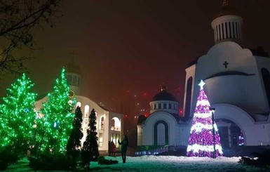 Духовенство Спасо-Преображенского собора поздравляет с Рождеством