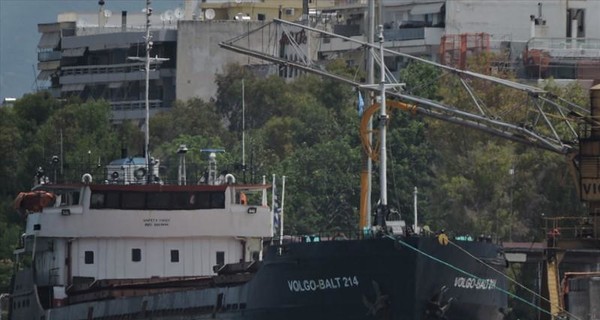 На затонувшем судне могли незаконно вывозить уголь из Донбасса