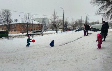 На выходные в Украине вновь ударят морозы и закружатся метели