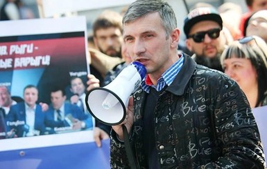 В Германии достали пулю из легкого одесского активиста Михайлика