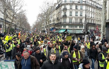 Во Франции возобновились протесты 
