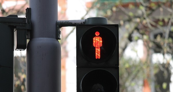 Во Львове спасли мужчину, который пытался повеситься на светофоре