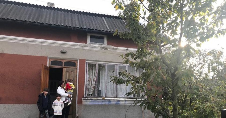 9 сестер из Львовской области, которым незнакомец подарил дом, осиротели