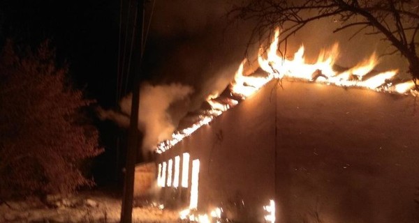 В Киевской области горел заброшенный дом культуры