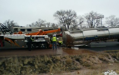 Сладкая авария в Аризоне: на шоссе вылилось 13000 литров шоколада