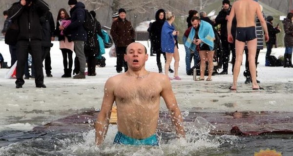 Где и как правильно купаться на Крещение в Киеве