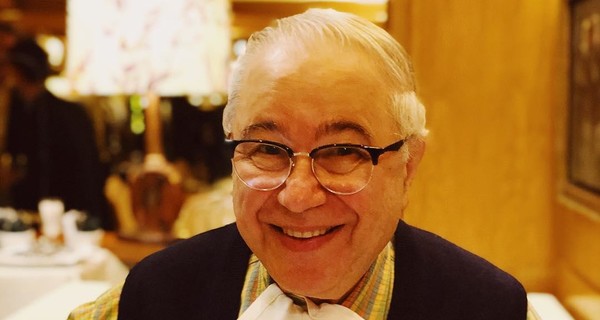 Отпуск на двоих: Петросян улетел в Испанию вместе с молодой помощницей