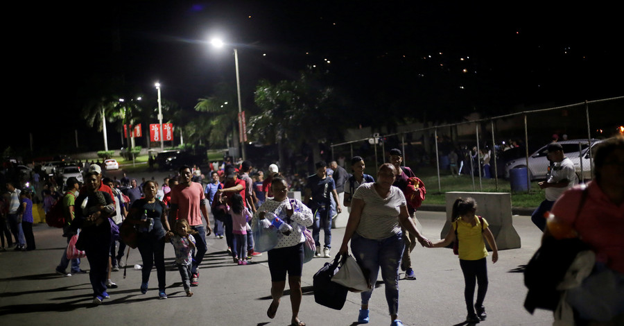 К границе США движется новая колонна мигрантов из Гондураса