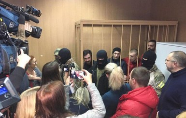 Российский суд не успел продлить арест четырем украинским морякам. Заседание перенесли