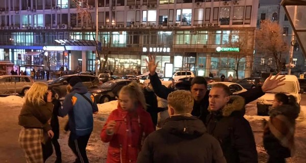 В центре Киеве подростки избили случайного прохожего