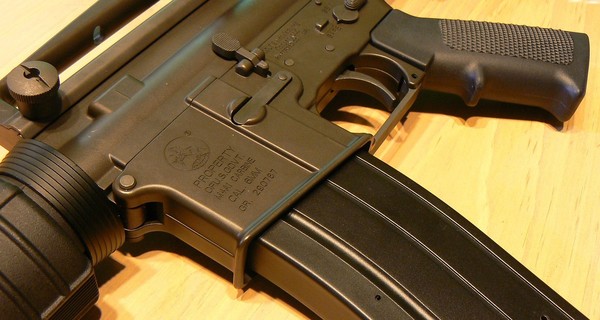 В Харькове двое в масках стреляли в офицера Нацполиции