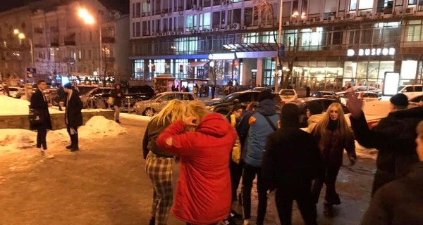 Киевские ультрас нашли и проучили подростков, избивших мужчину и женщину у метро