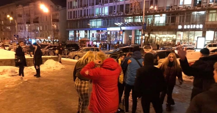 Киевские ультрас нашли и проучили подростков, избивших мужчину и женщину у метро